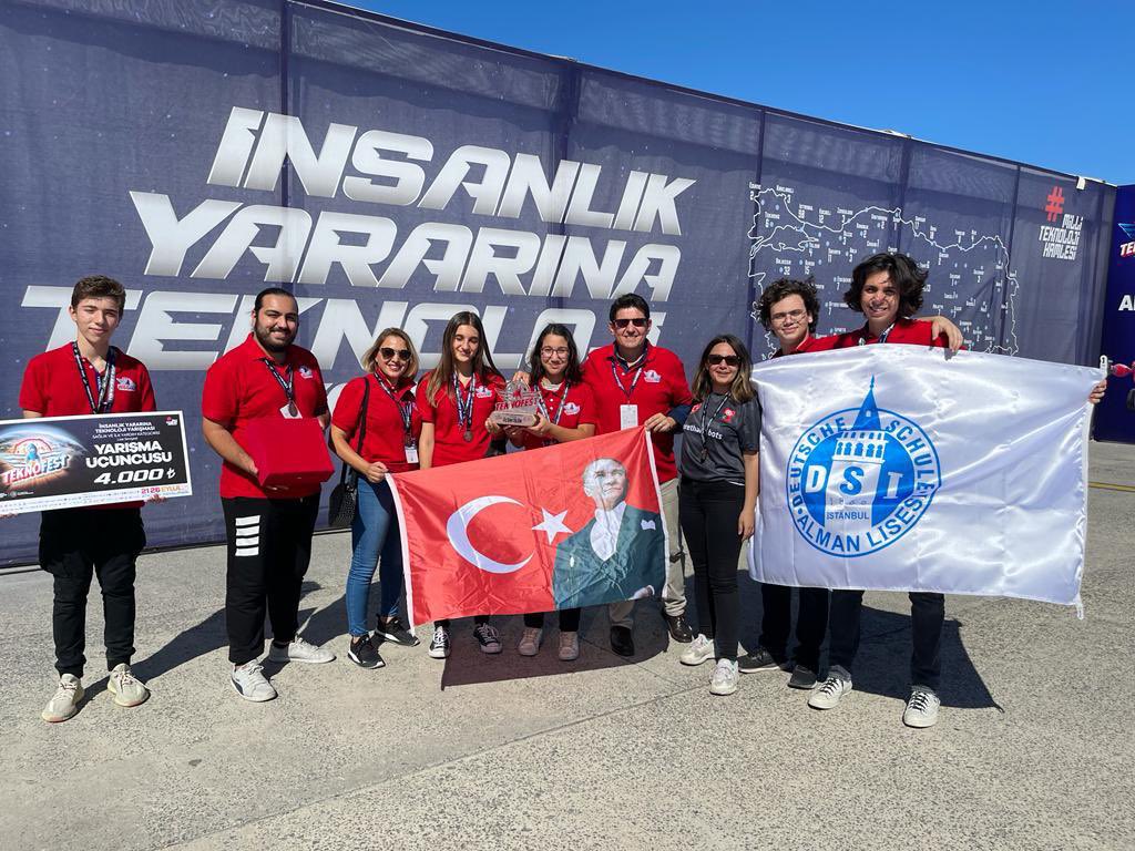 İstanbul Alman Lisesi Kaiser 6989 Robotik takımı, Teknofest yarışmalarında üçüncü oldu.